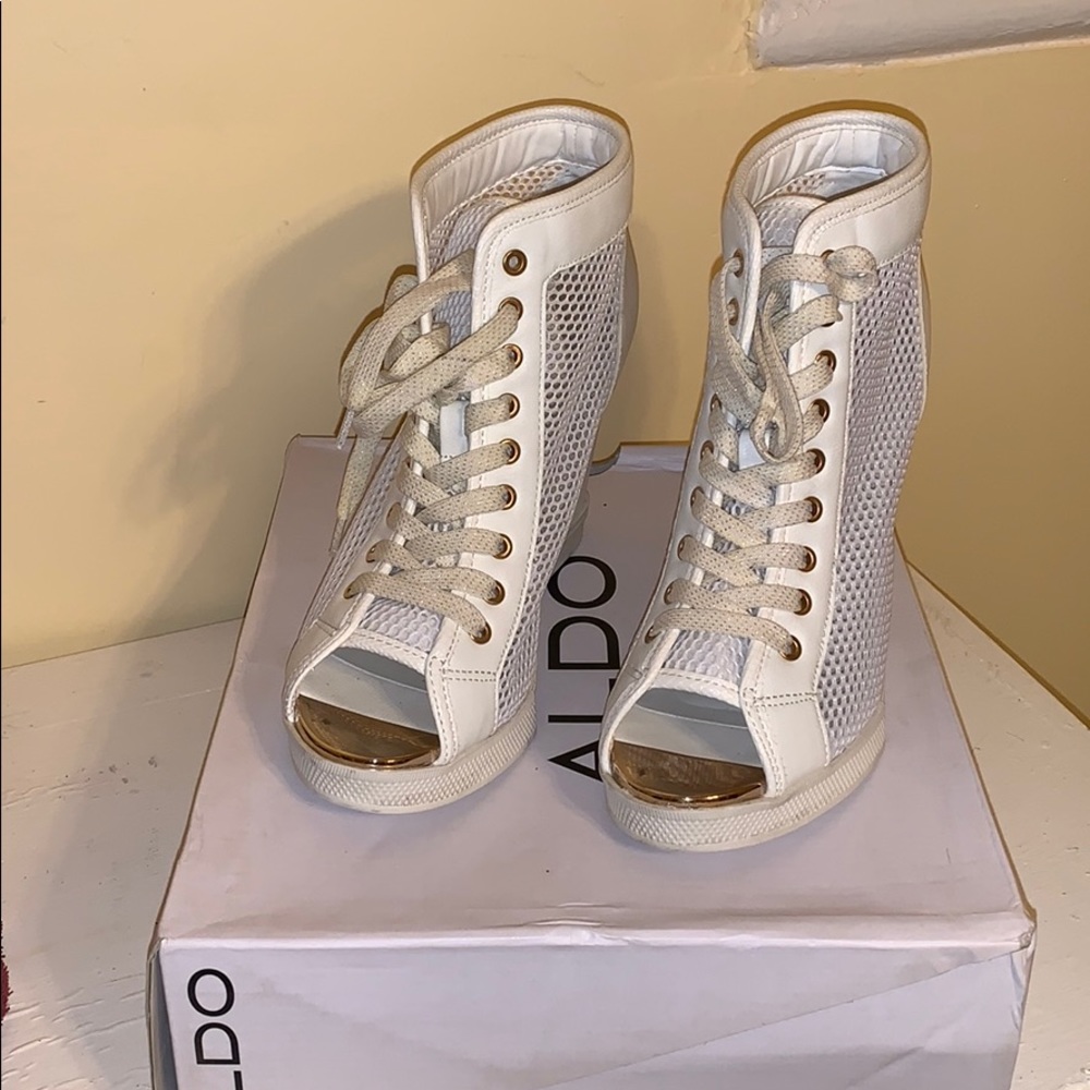 Wedge sneakers